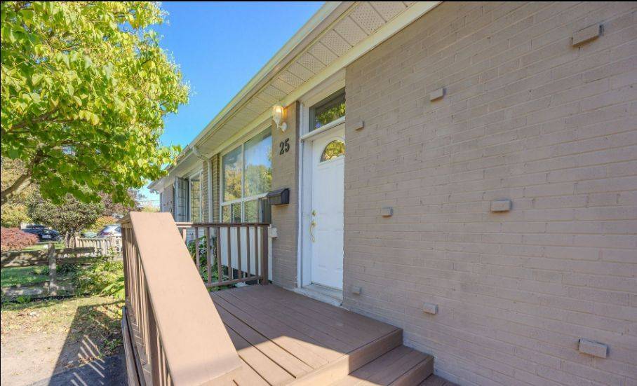 Aurora, ON L4G 2B2,25 Bailey CRES