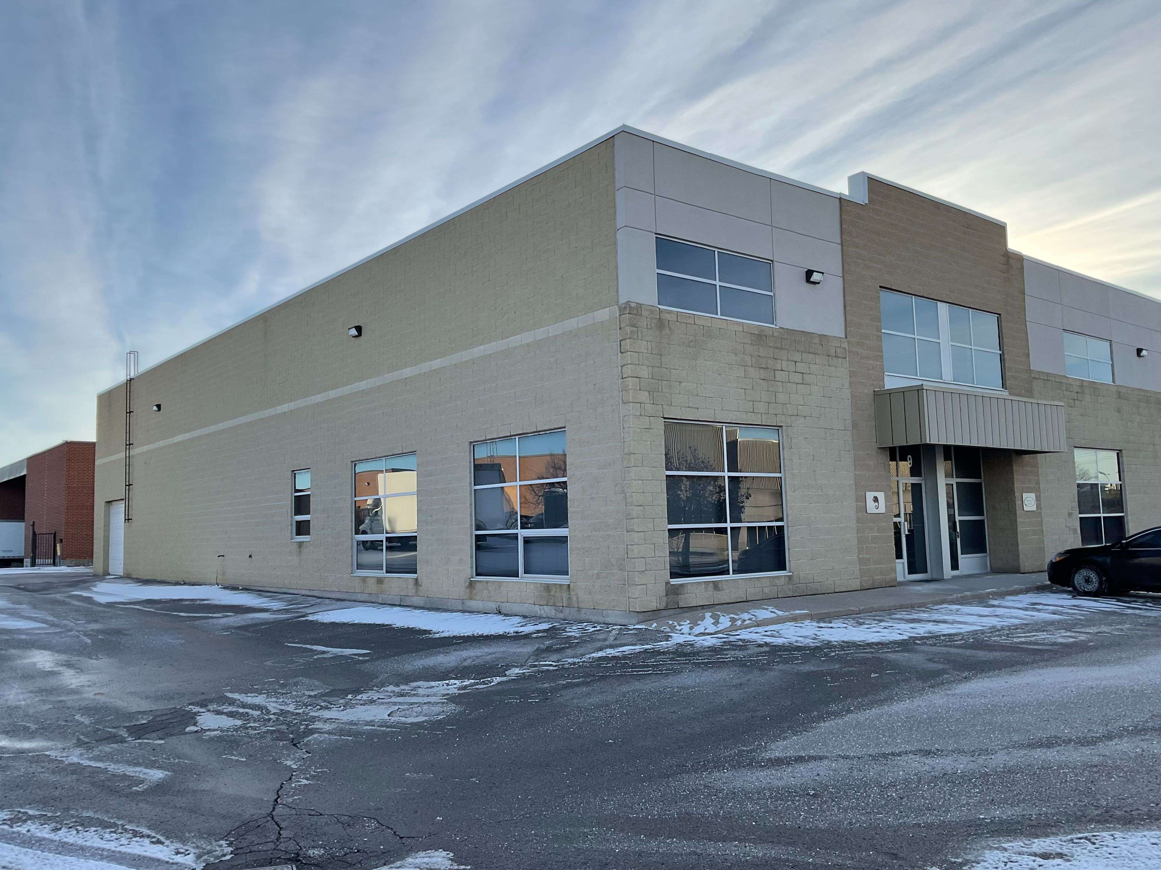 Markham, ON L3R 0J1,2700 14th AVE #9