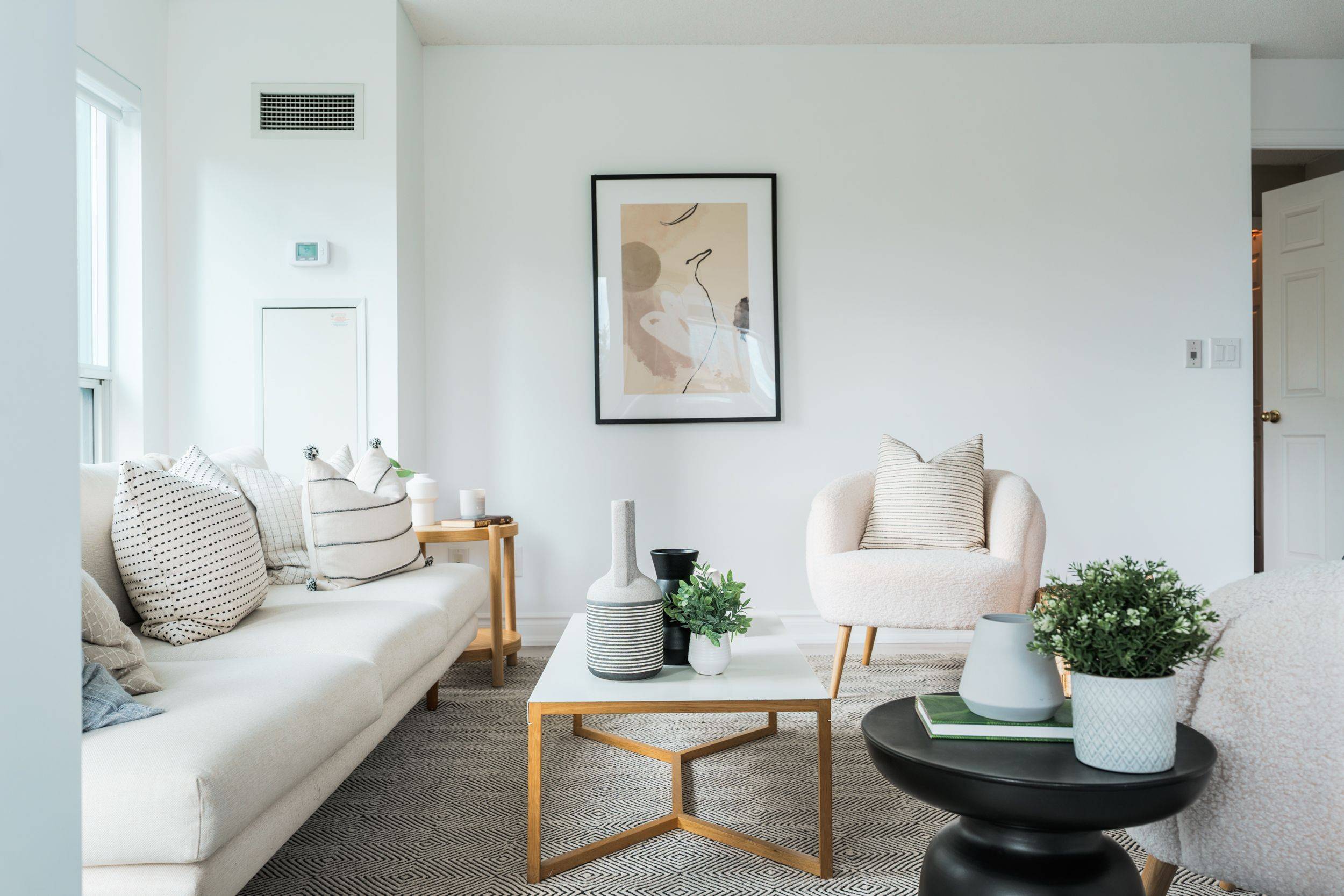 Richmond Hill, ON L4B 0B1,185 Oneida CRES #207