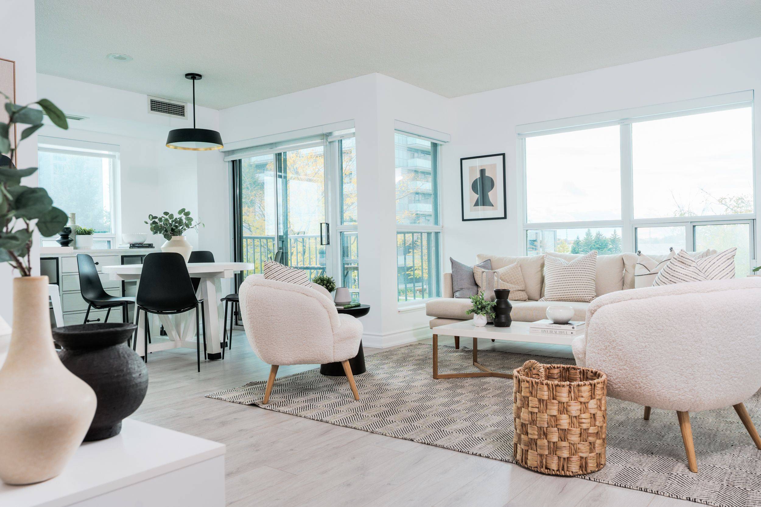 Richmond Hill, ON L4B 0B1,185 Oneida CRES #207