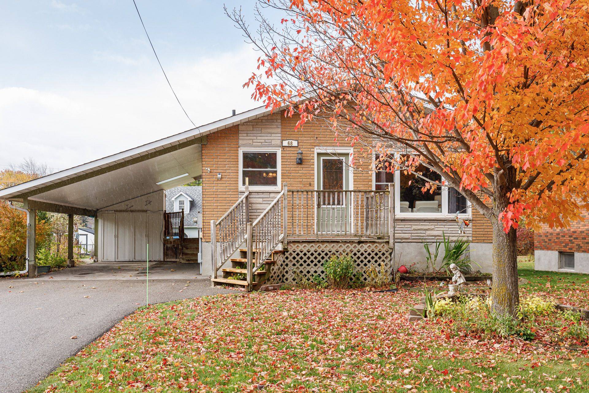 Collingwood, ON L9Y 3S1,68 Alice ST