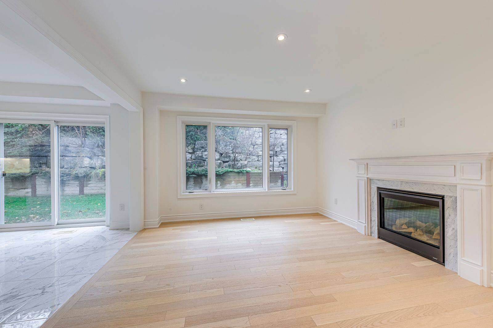 Toronto W10, ON M9V 4A2,2577 Islington AVE