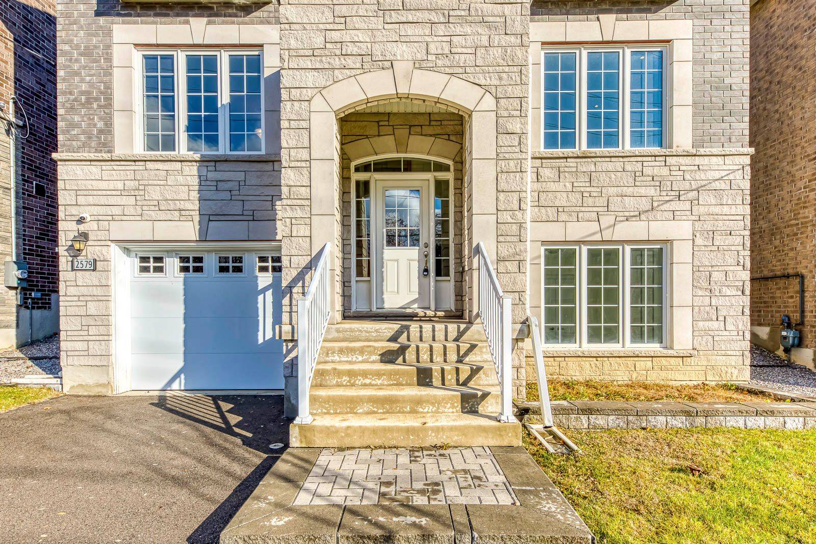 Toronto W10, ON M9V 4A2,2579 Islington AVE