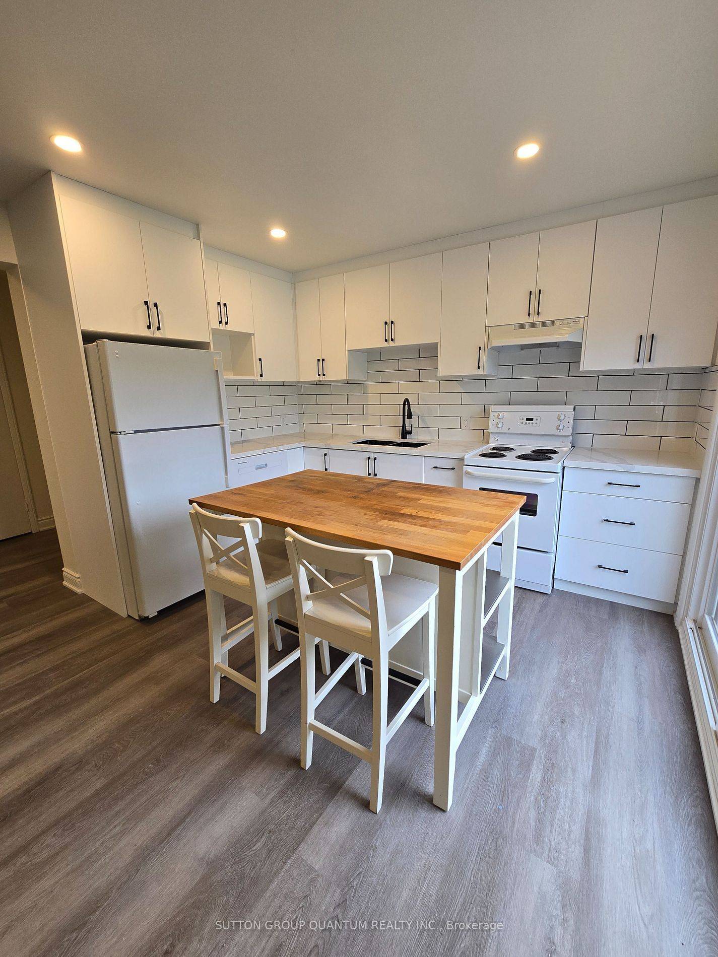 Mississauga, ON L5C 3H9,2602 Chisholm CT