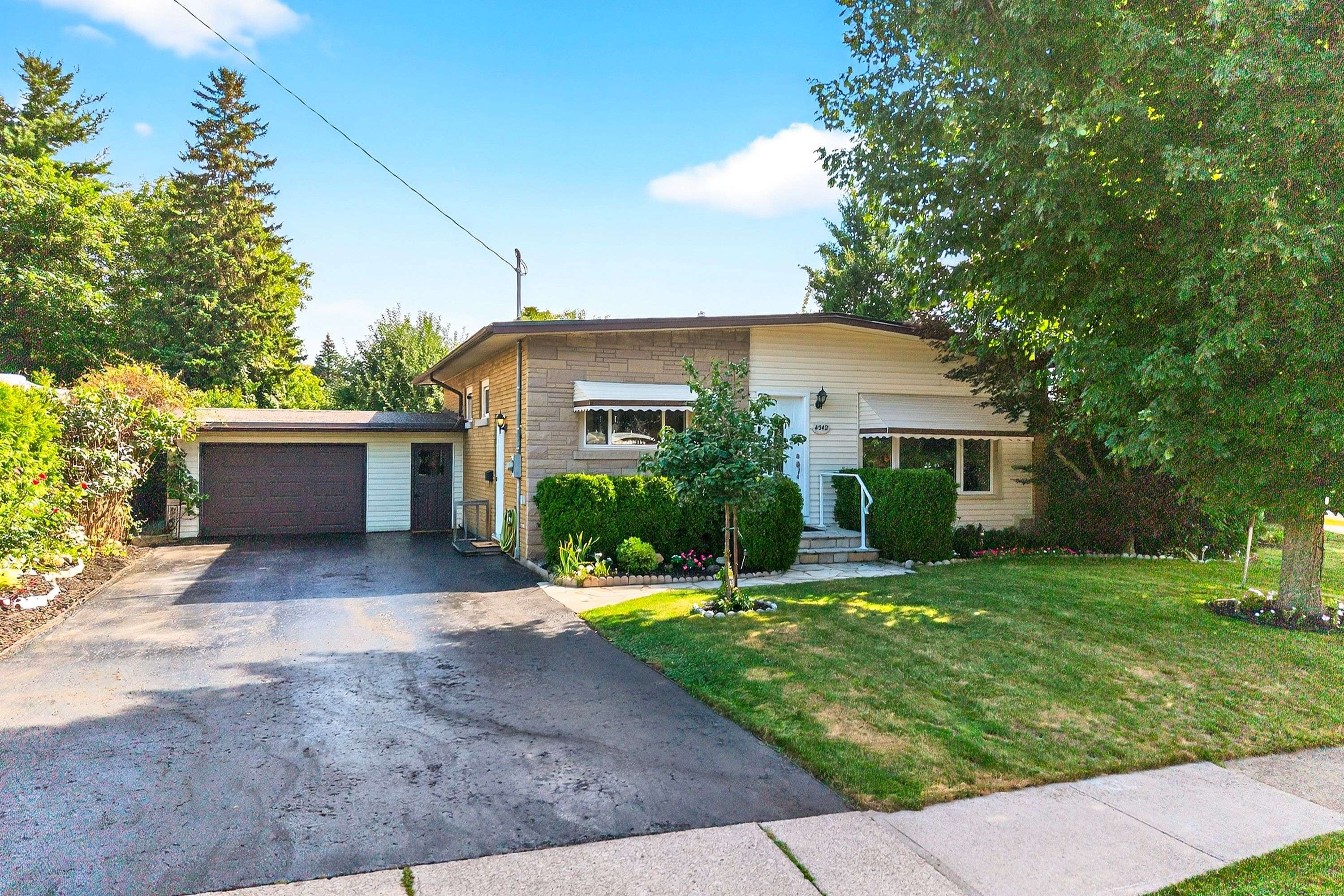 Niagara Falls, ON L2E 5L3,4542 Nancy DR