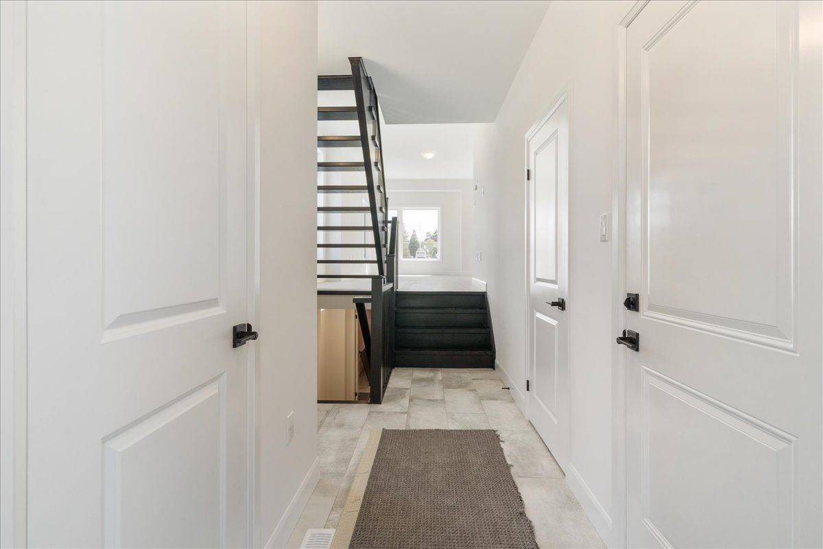 Hamilton, ON L9C 0E9,3 Southam LN