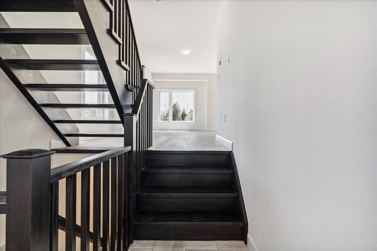 Hamilton, ON L9C 0E9,3 Southam LN