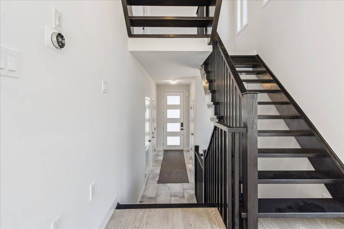 Hamilton, ON L9C 0E9,3 Southam LN