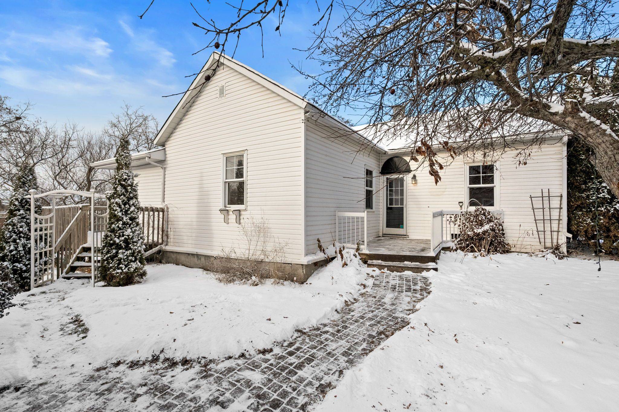 Manotick - Kars - Rideau Twp And Area, ON K4M 1A4,5584 Manotick Main ST