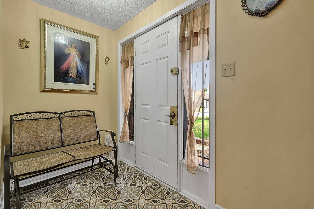 Orleans - Convent Glen And Area, ON K1C 5R8,6096 Meadowhill CRES