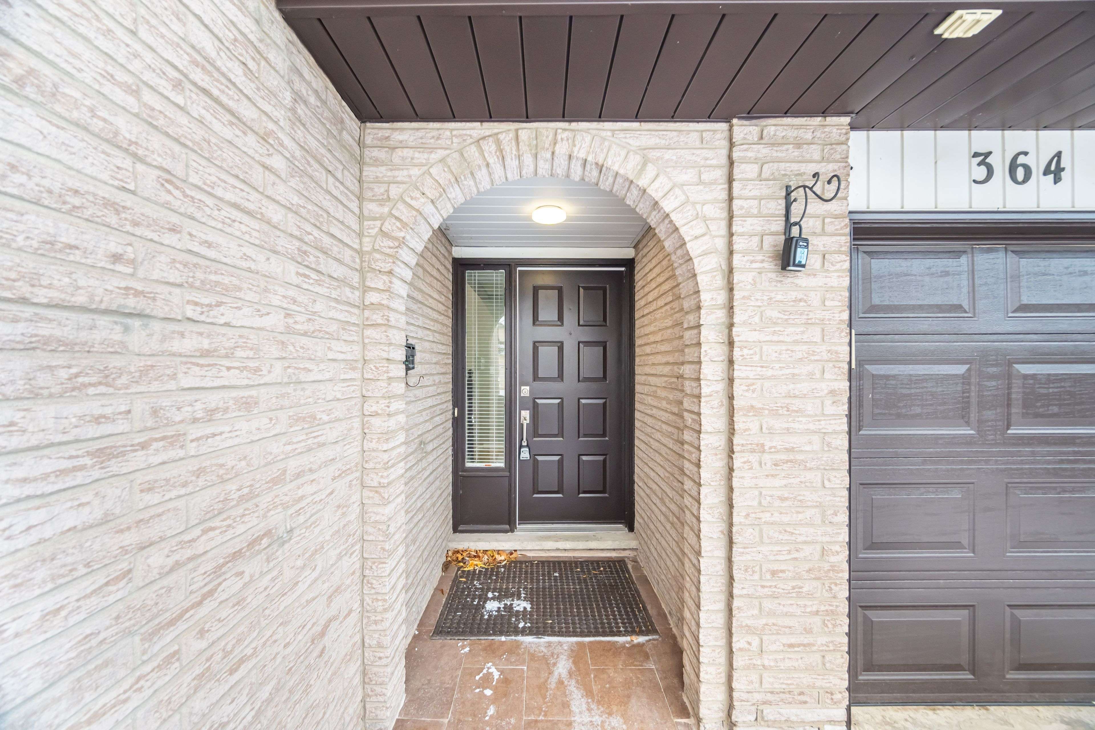 Hamilton, ON L8E 2C3,364 Red Oak AVE