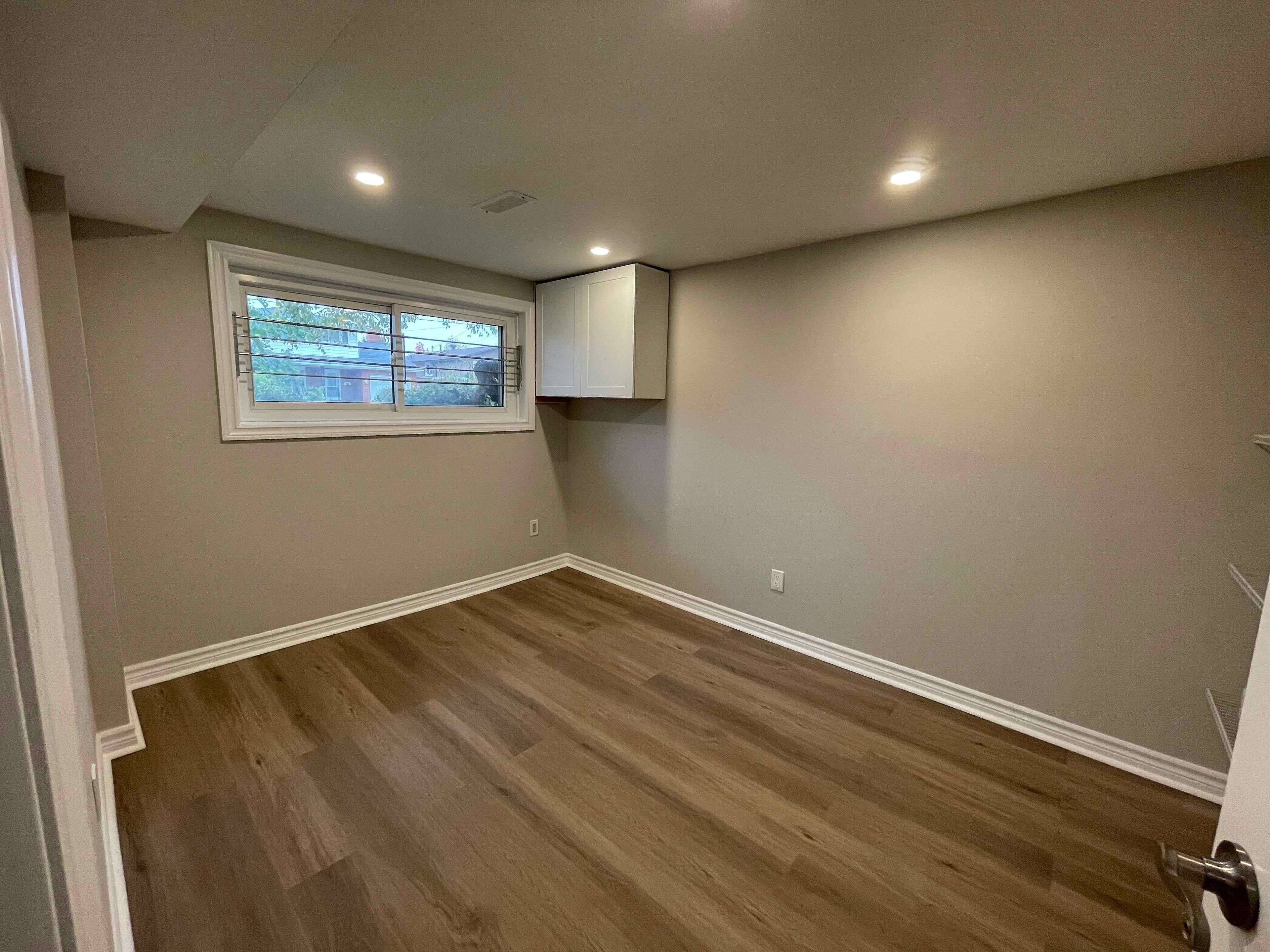 Hamilton, ON L8T 4V3,8 Regency ST #Lower