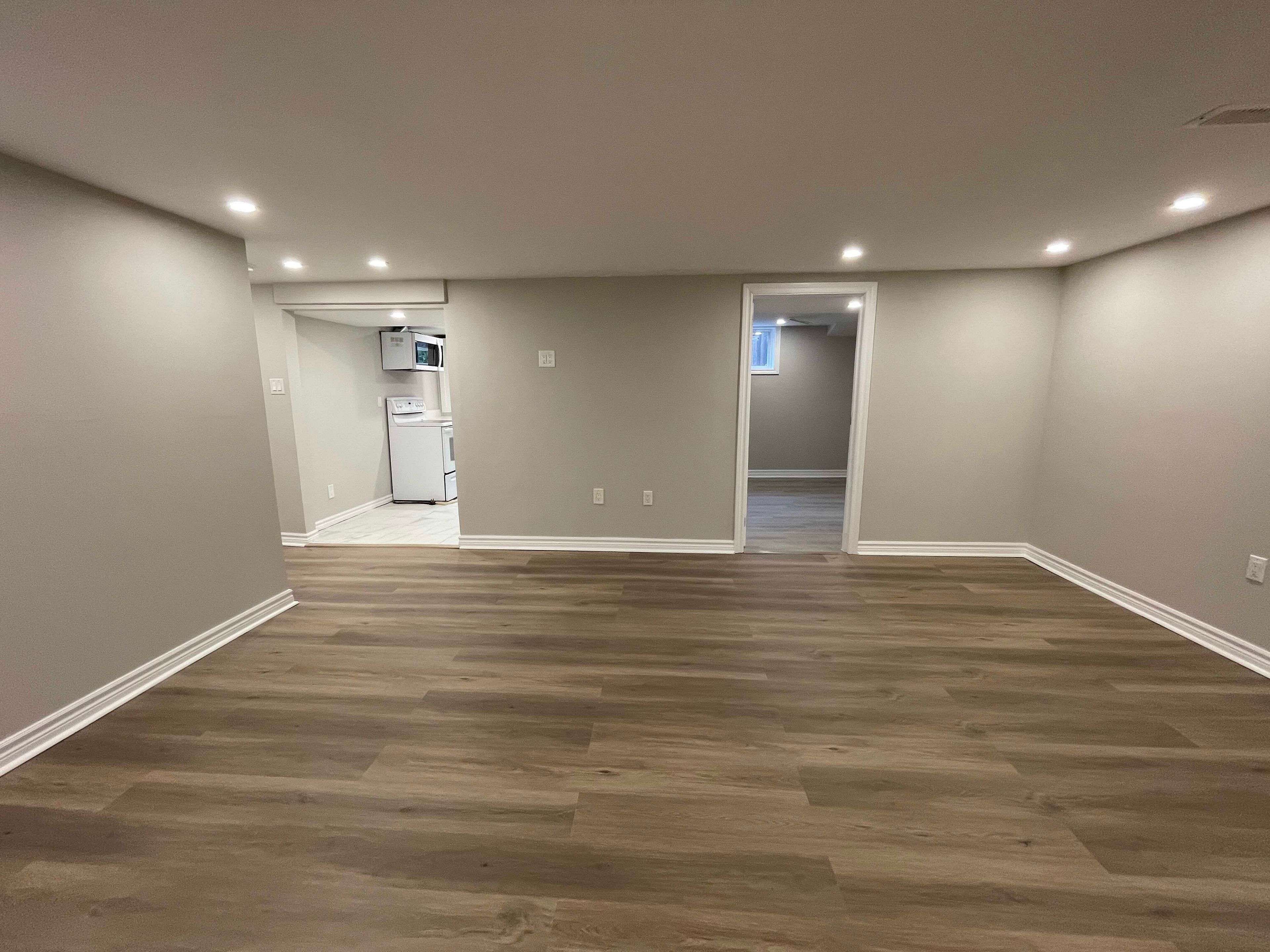 Hamilton, ON L8T 4V3,8 Regency ST #Lower