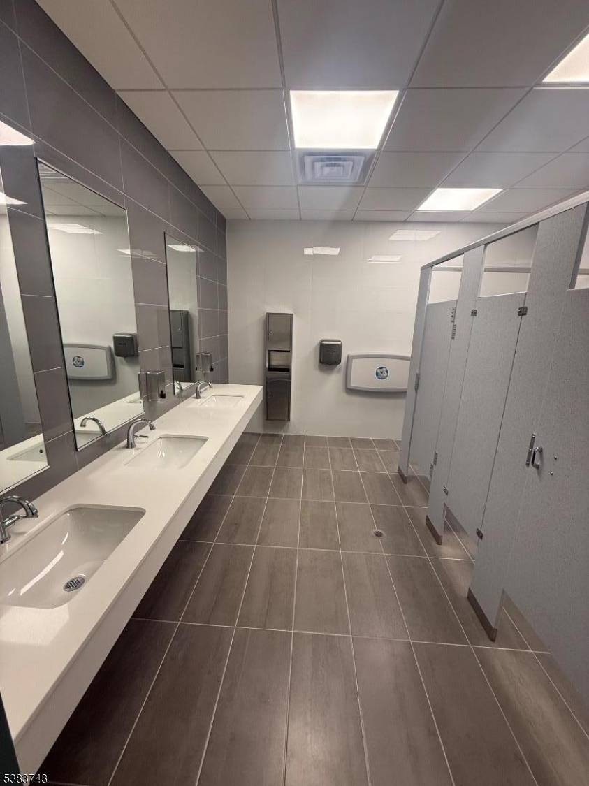 Elizabeth City, NJ 07202,70 west Grand