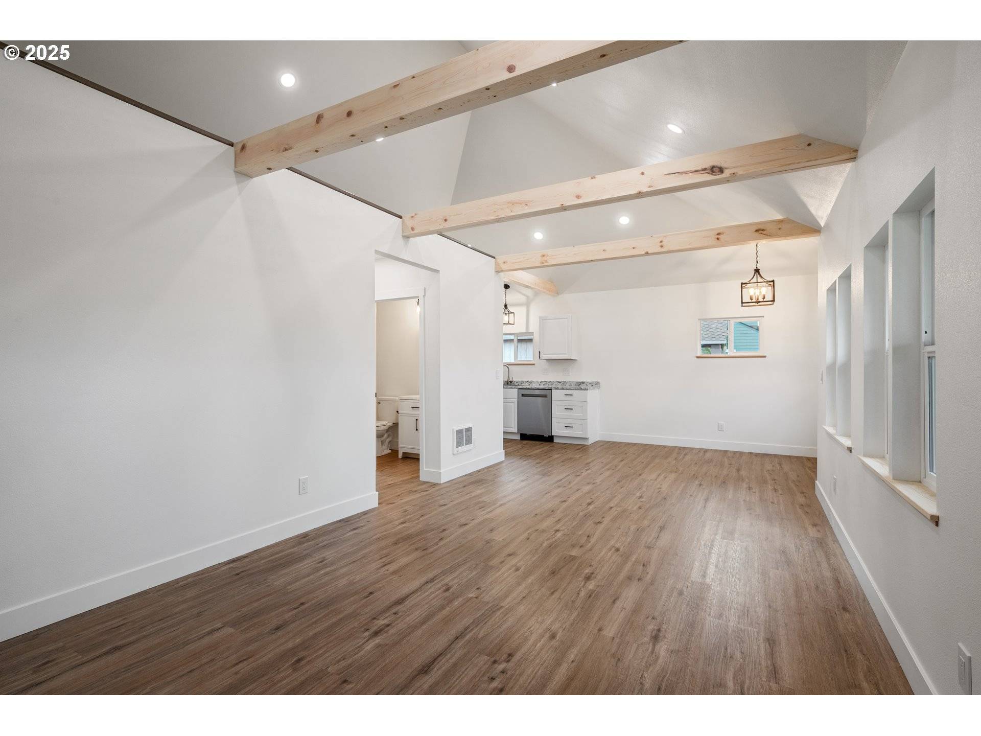 Longview, WA 98632,450 16TH AVE