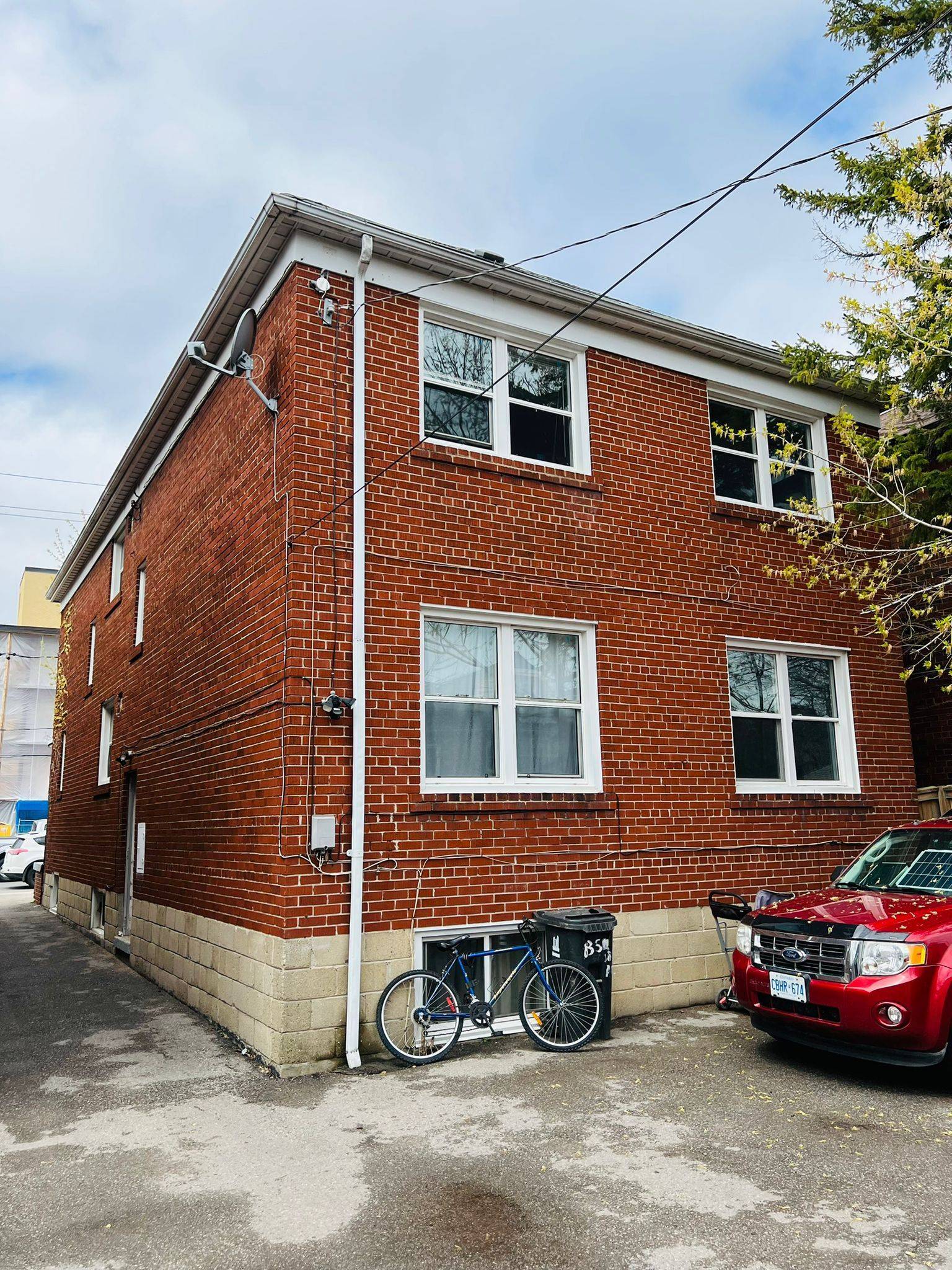 Toronto C03, ON M5P 2K9,983 Avenue RD