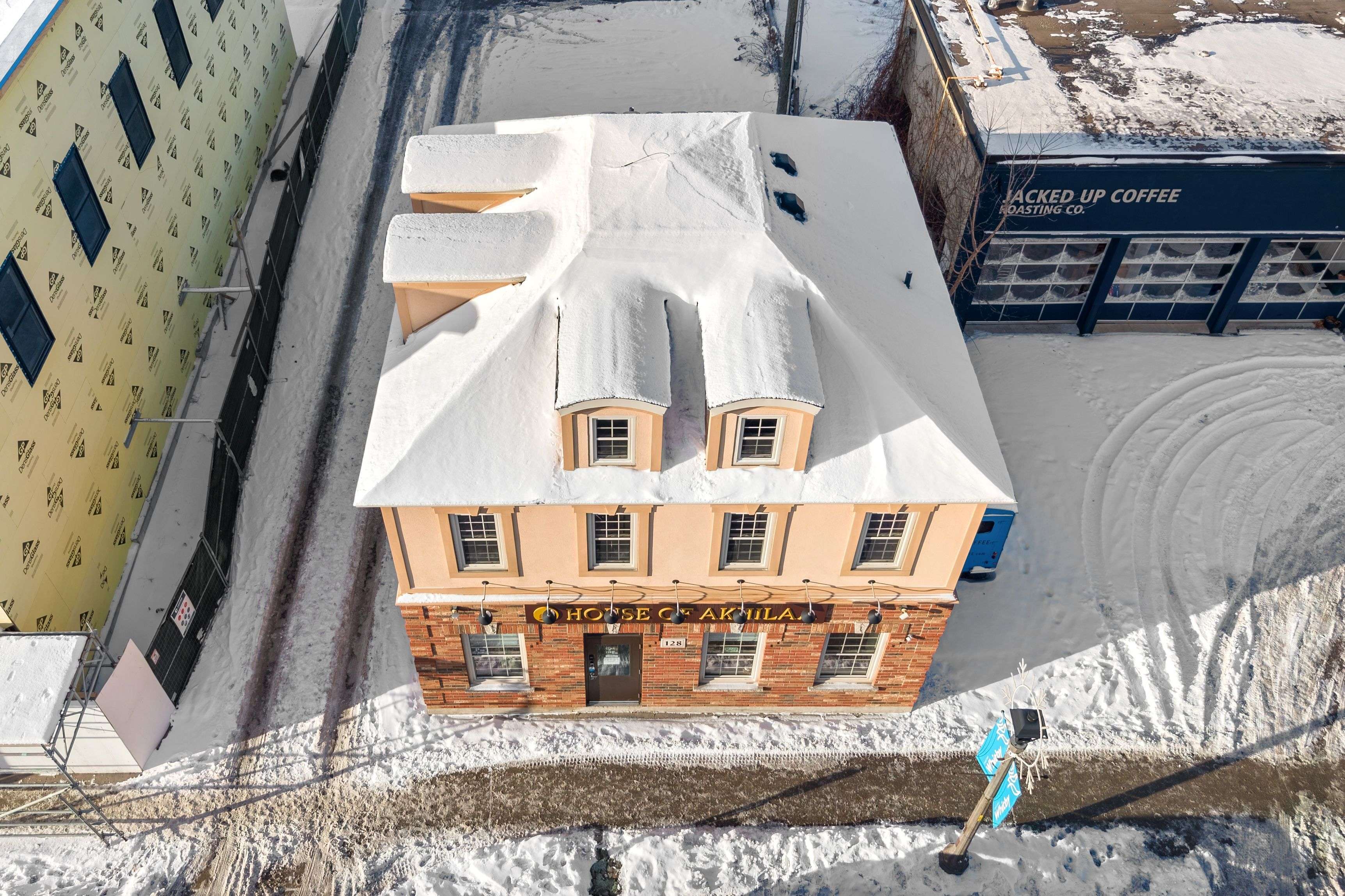 Whitby, ON L1N 4H4,128 Brock ST N