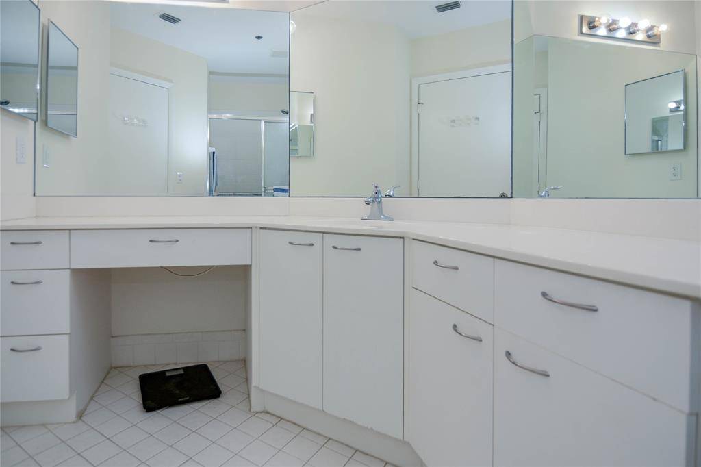 Boynton Beach, FL 33437,5147 Europa Dr #B