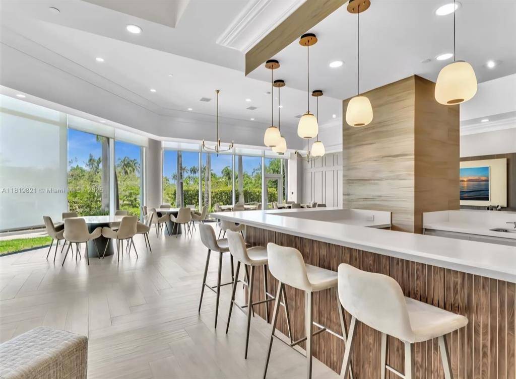 Sunny Isles Beach, FL 33160,16500 Collins Ave #356