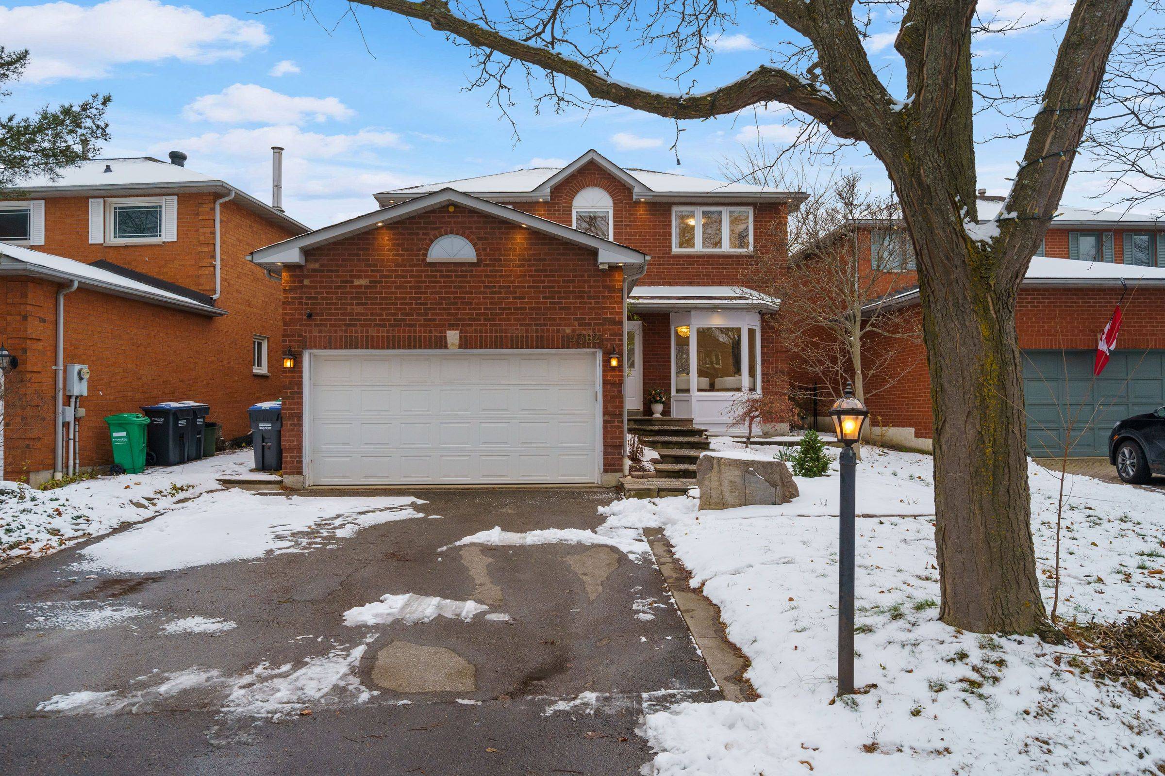 Mississauga, ON L5M 3J9,4362 Spinningdale CT