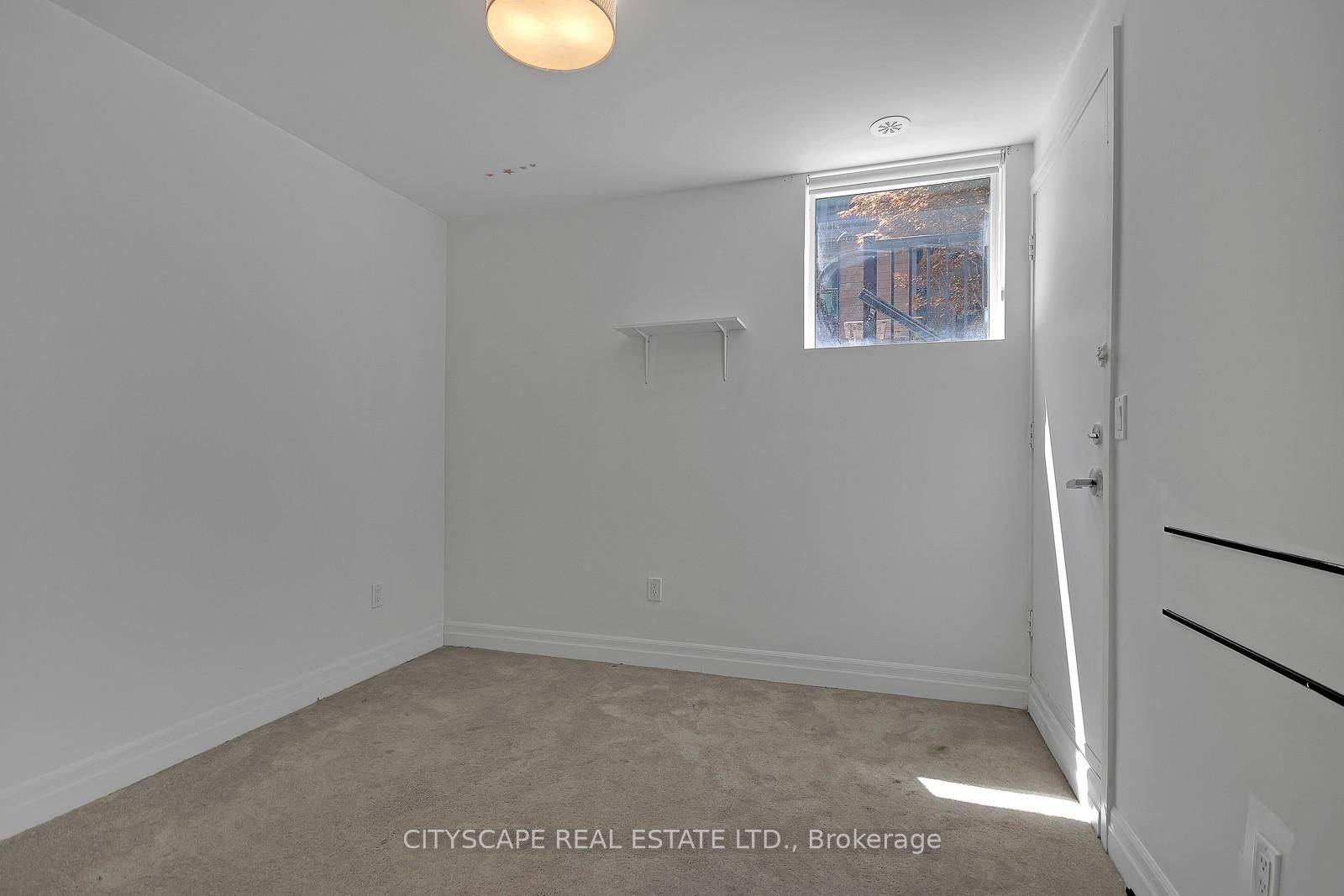 Toronto W02, ON M6P 3P5,57 Macaulay AVE #TH - 802