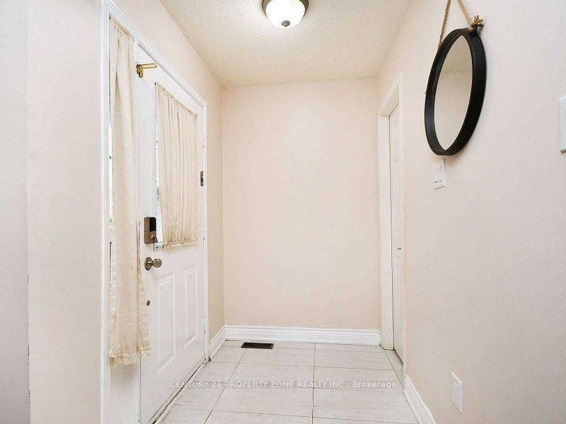 Brampton, ON L6X 4V8,32 Summerdale CRES