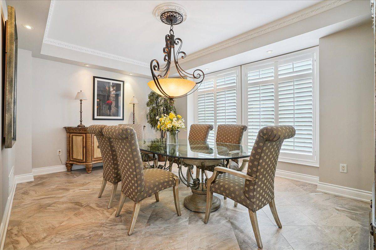 Oakville, ON L6M 3Z4,1267 Dorval DR #14