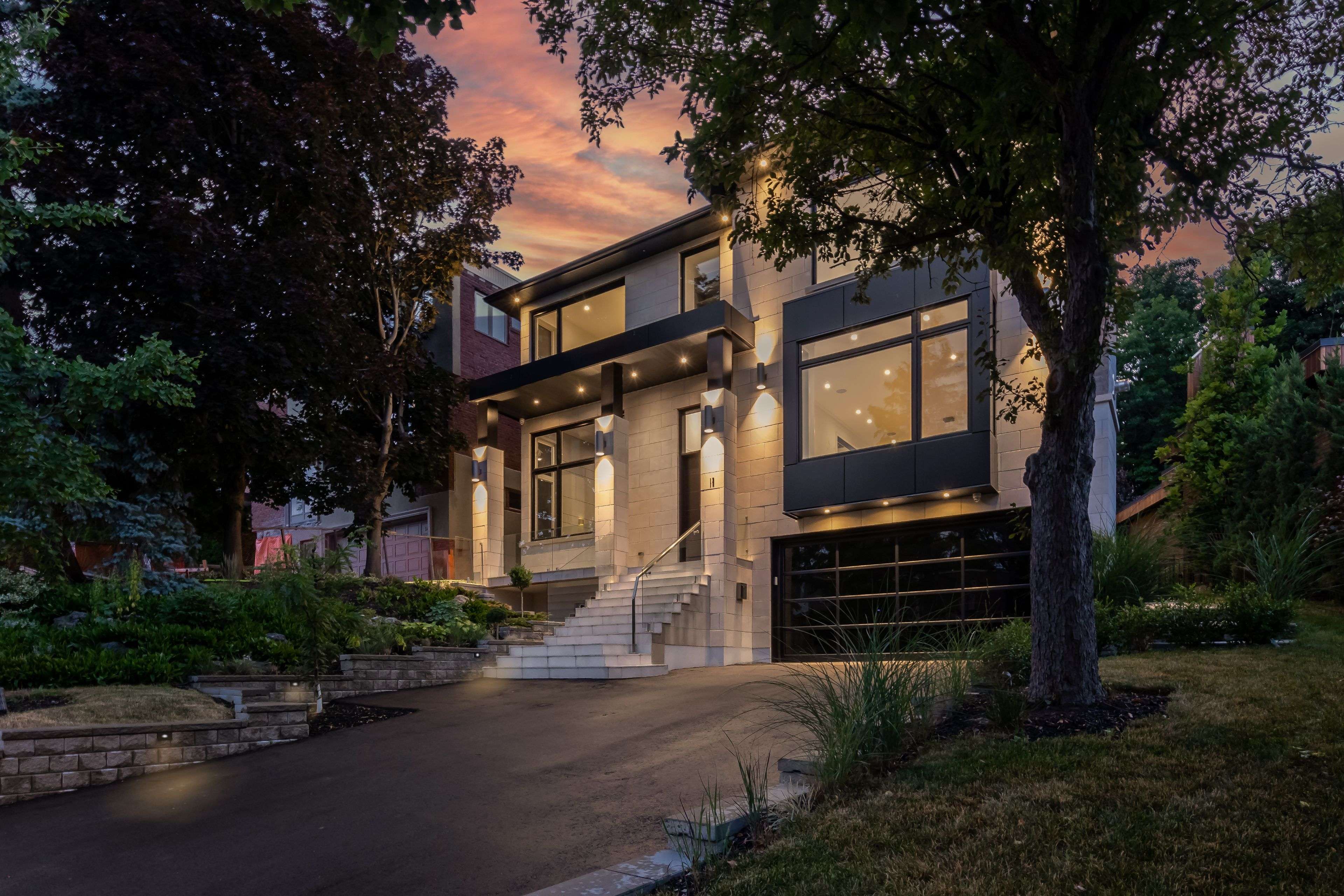 Toronto W08, ON M9A 4G4,12 Bearwood DR