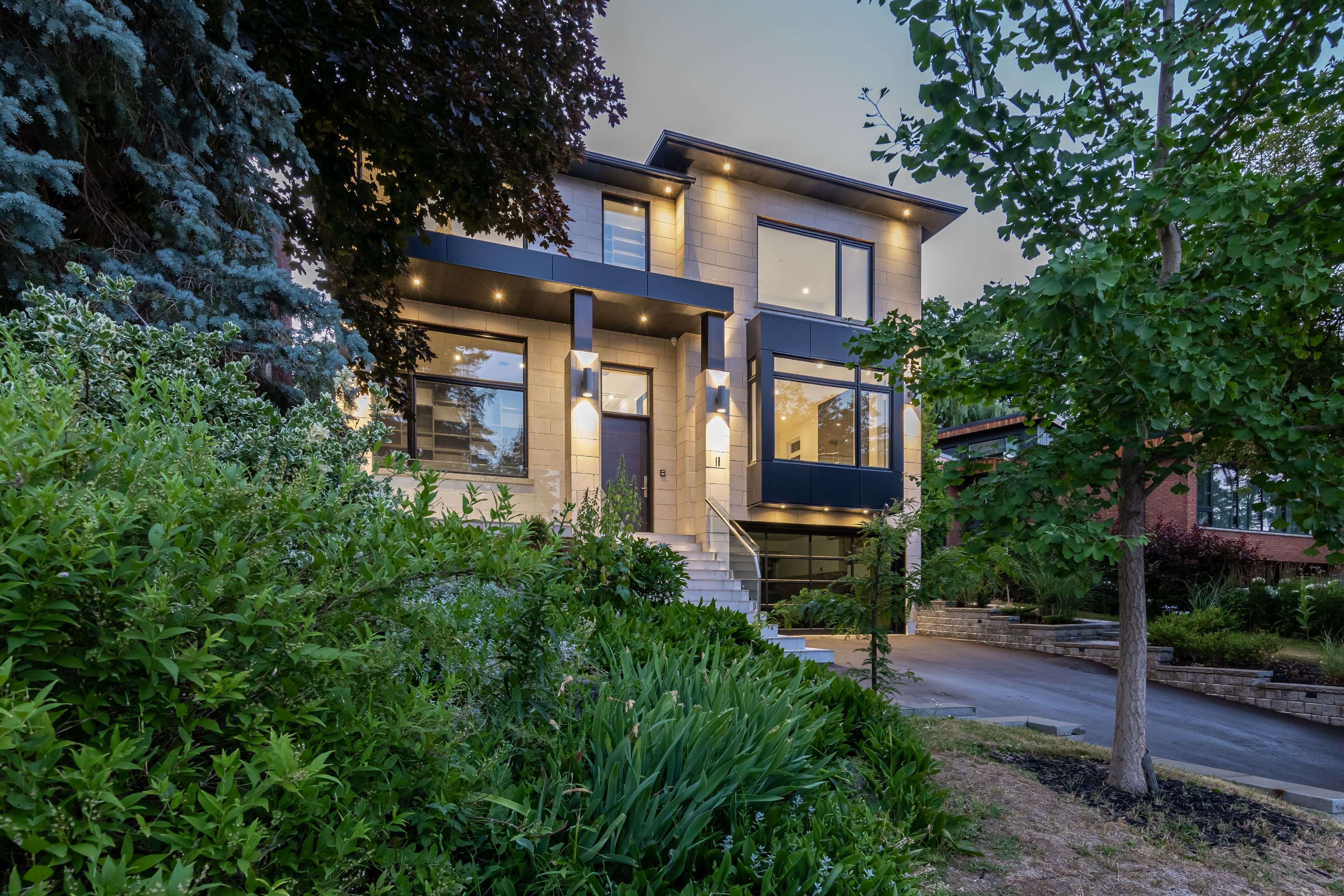 Toronto W08, ON M9A 4G4,12 Bearwood DR