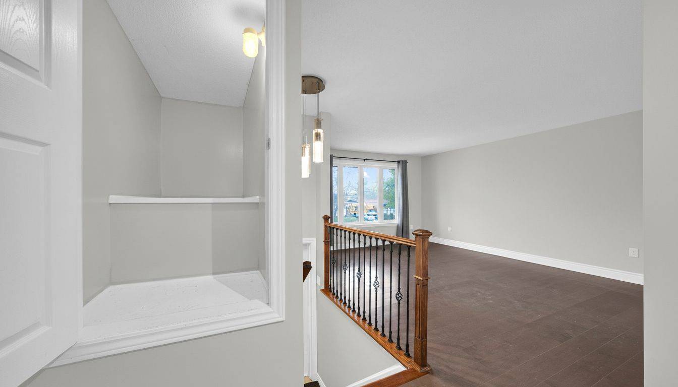 Alta Vista And Area, ON K1H 6P5,1896 Featherston DR #A