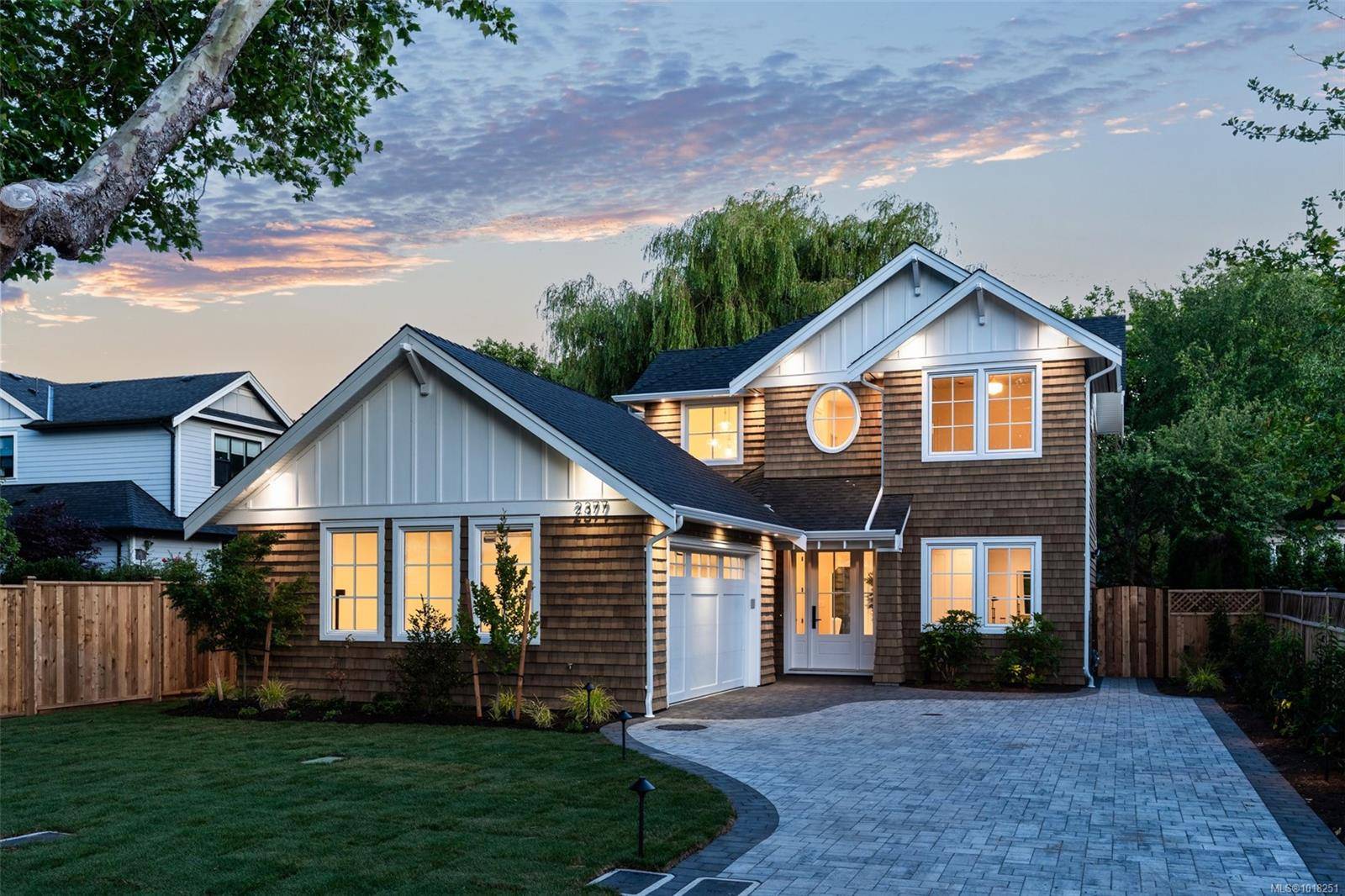 Oak Bay, BC V8S 2X1,2377 Zela St