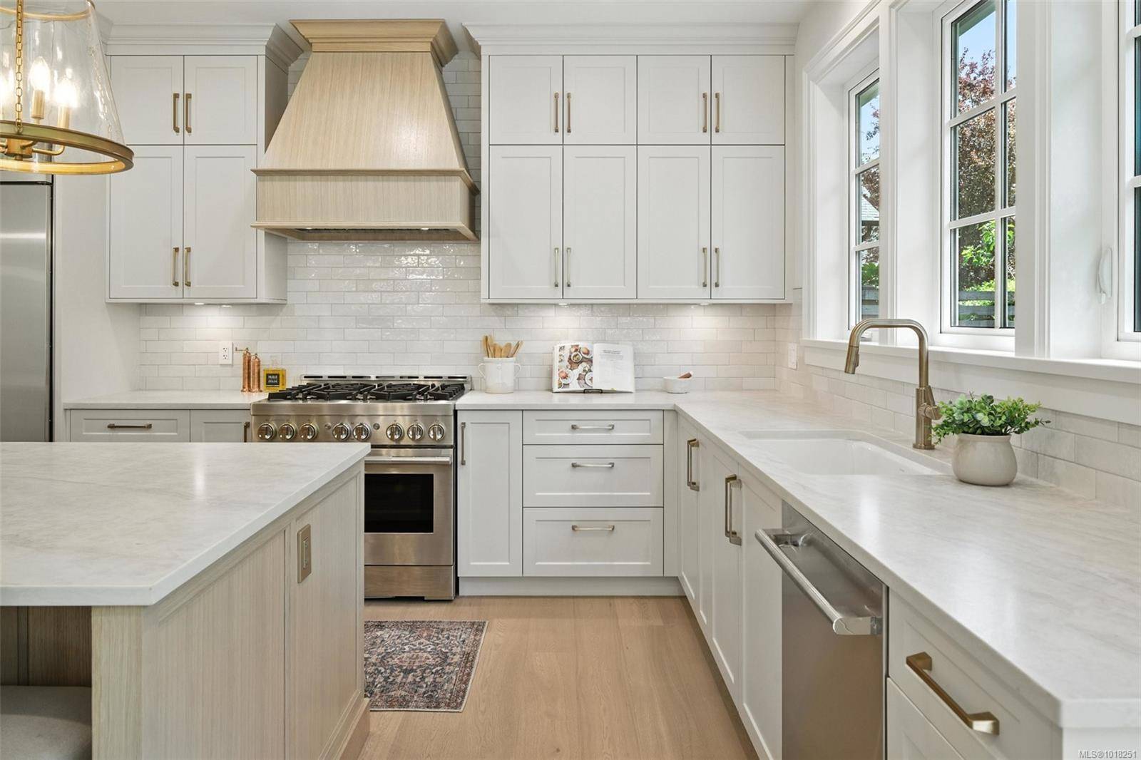 Oak Bay, BC V8S 2X1,2377 Zela St