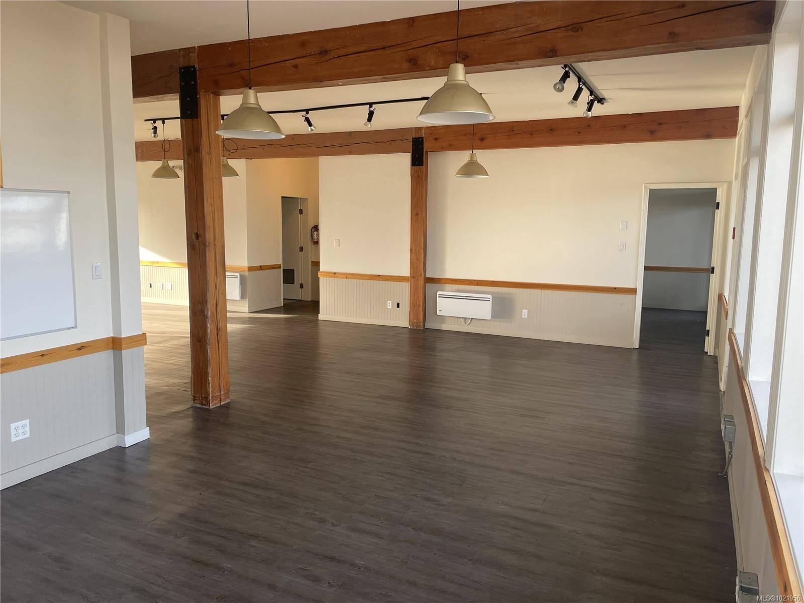 Sidney, BC V8L 4X3,9851 Seaport Pl #1C