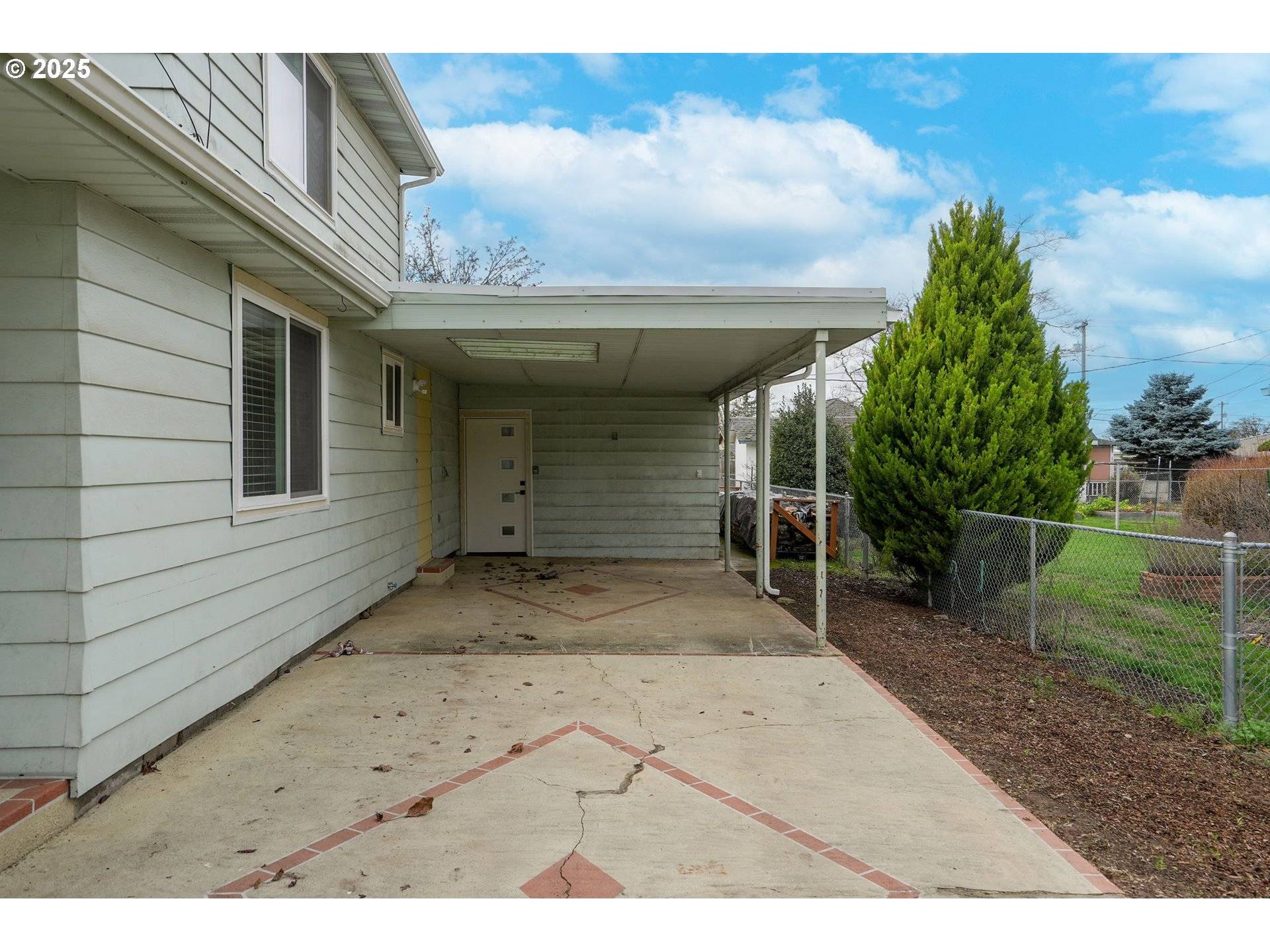 Silverton, OR 97381,507 N 2ND ST