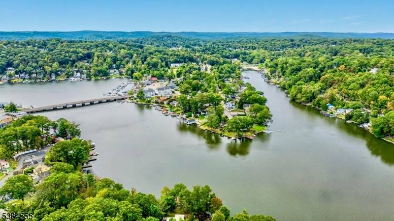 Hopatcong Boro, NJ 07843,8 Oneida Ave