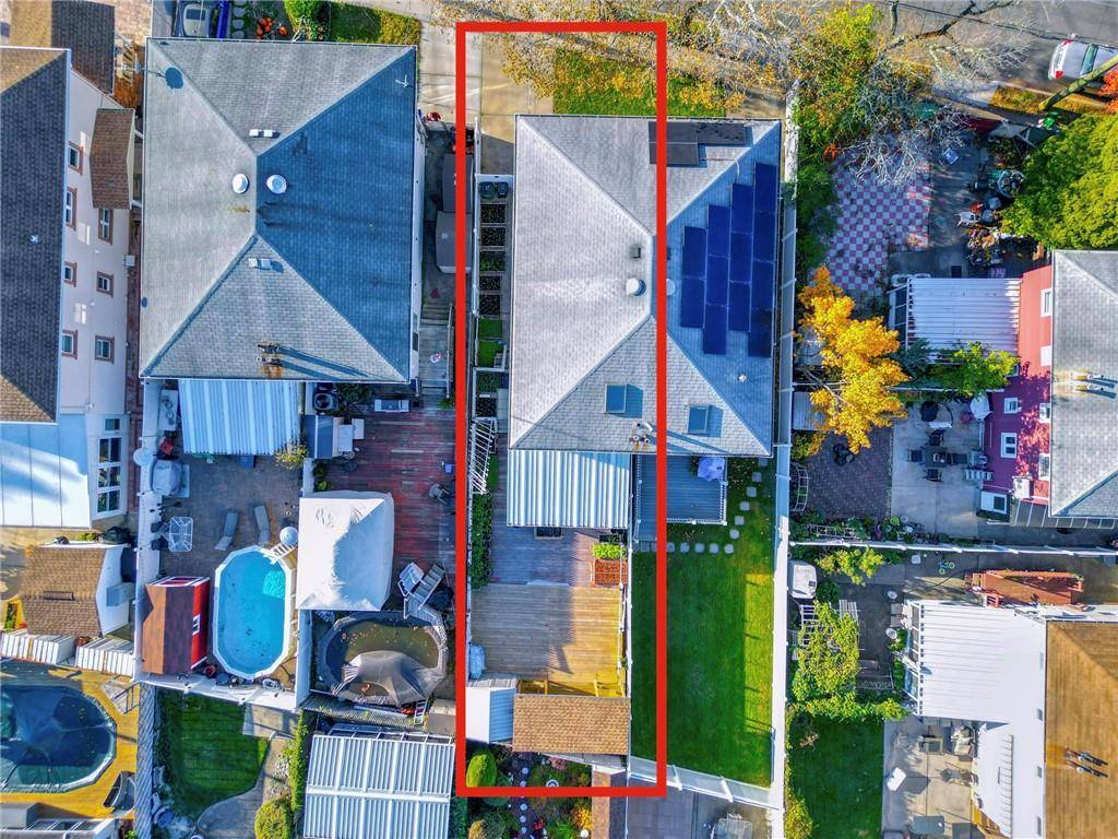 Staten  Island, NY 10305,72 Zoe ST