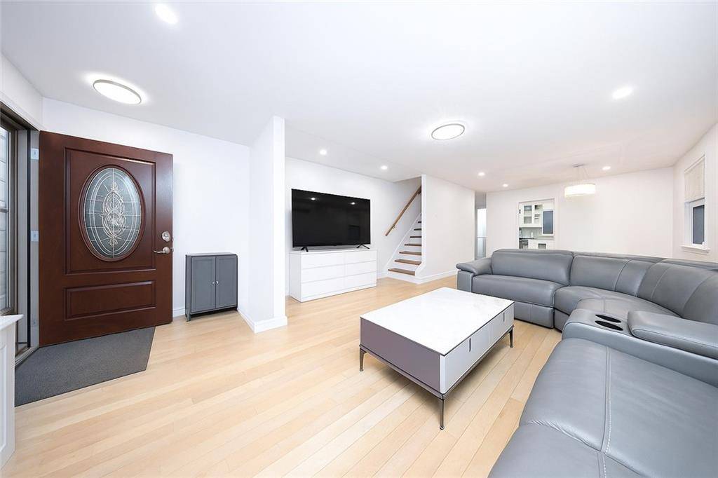 Staten  Island, NY 10305,72 Zoe ST