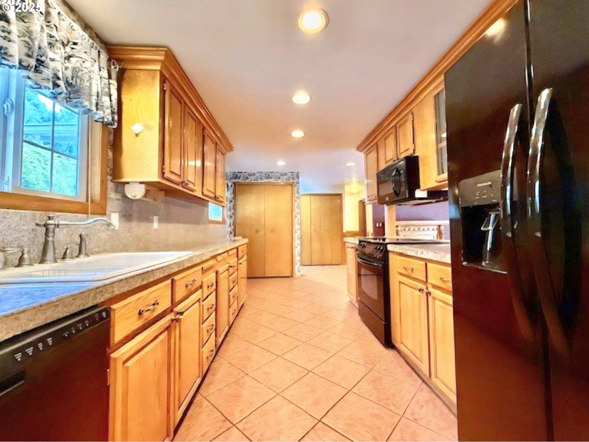 Coquille, OR 97423,94504 SMOKEY LN