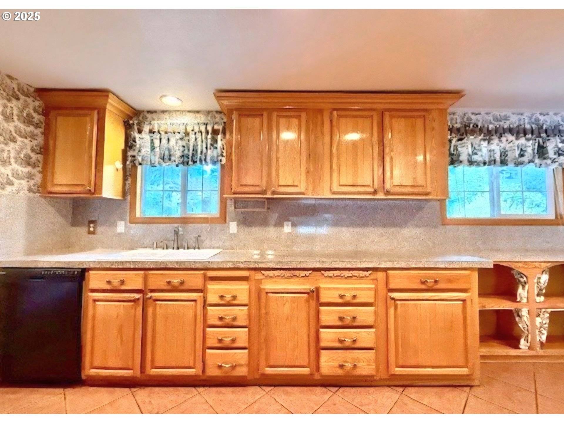 Coquille, OR 97423,94504 SMOKEY LN