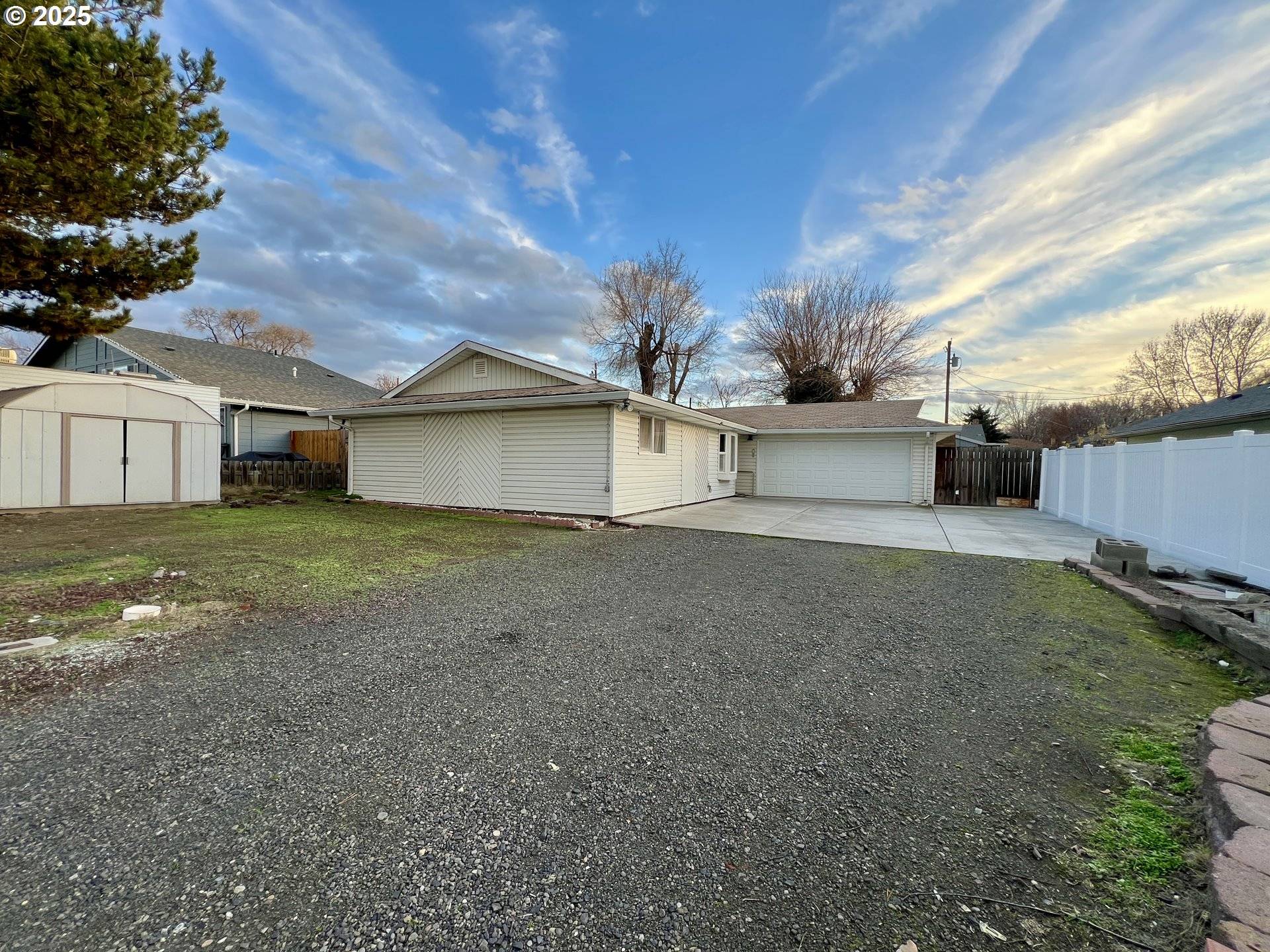 Hermiston, OR 97838,885 W Duane AVE