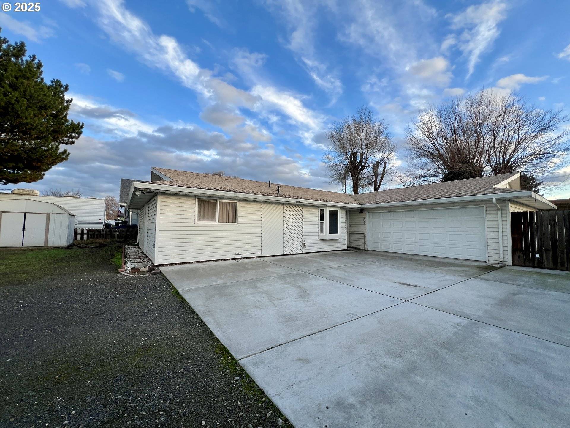 Hermiston, OR 97838,885 W Duane AVE