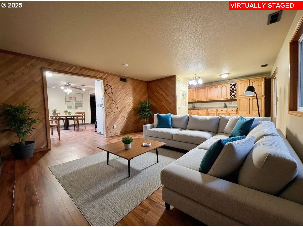 Hermiston, OR 97838,885 W Duane AVE