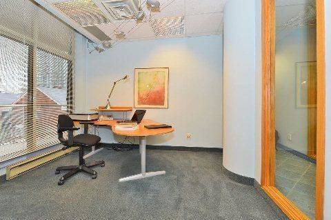 Toronto C01, ON M5S 3A5,1033 Bay ST #304