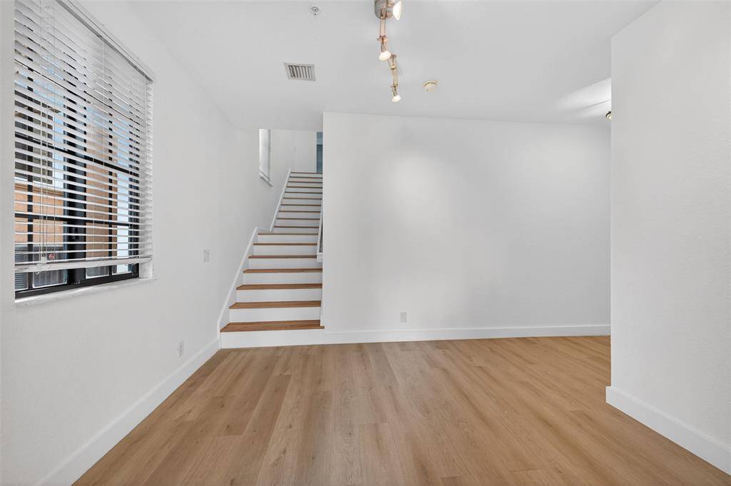 Weston, FL 33332,2678 Center Court Dr #2678