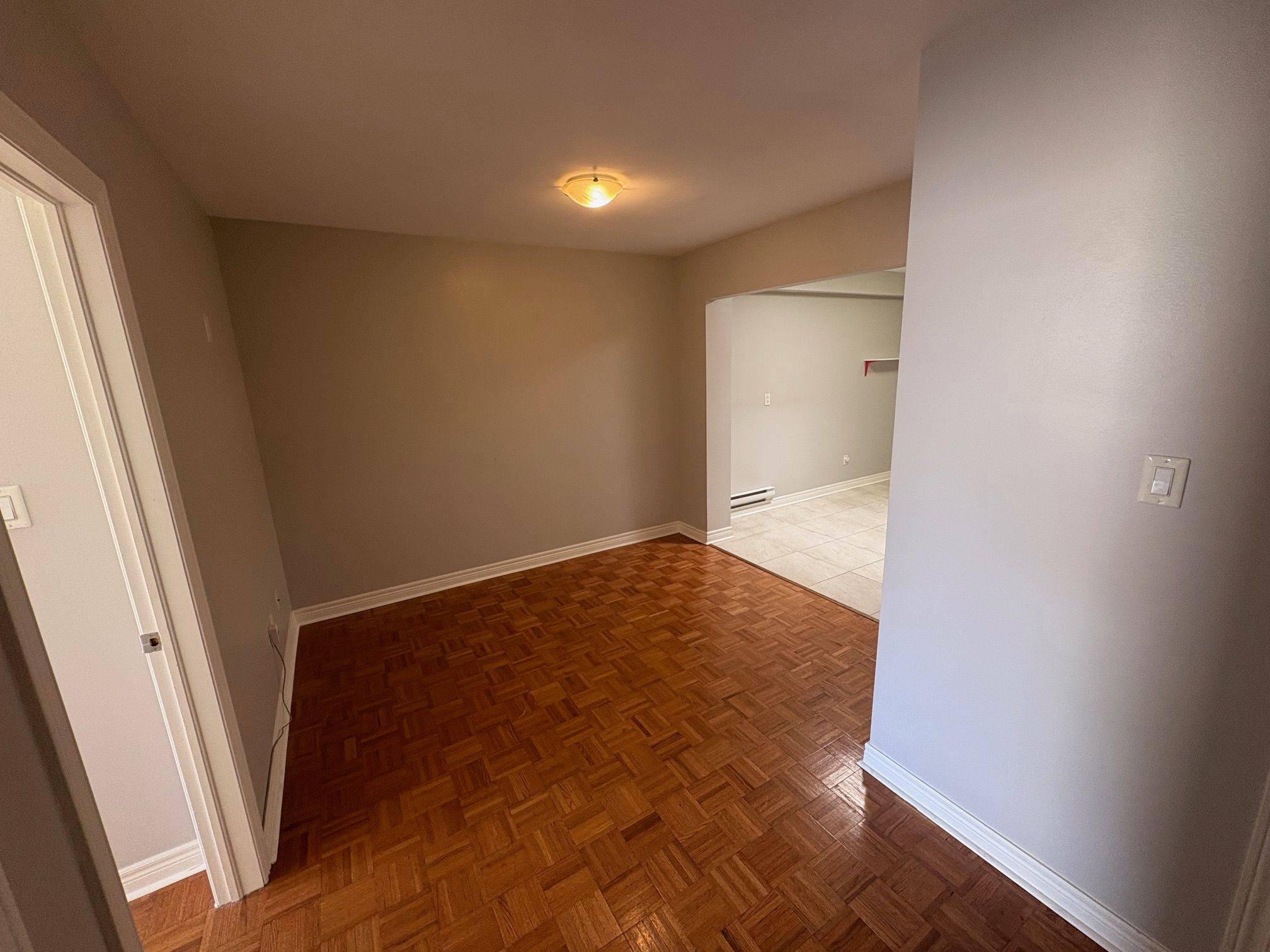 Oakville, ON L6J 1J4,341 Lakeshore RD E #2