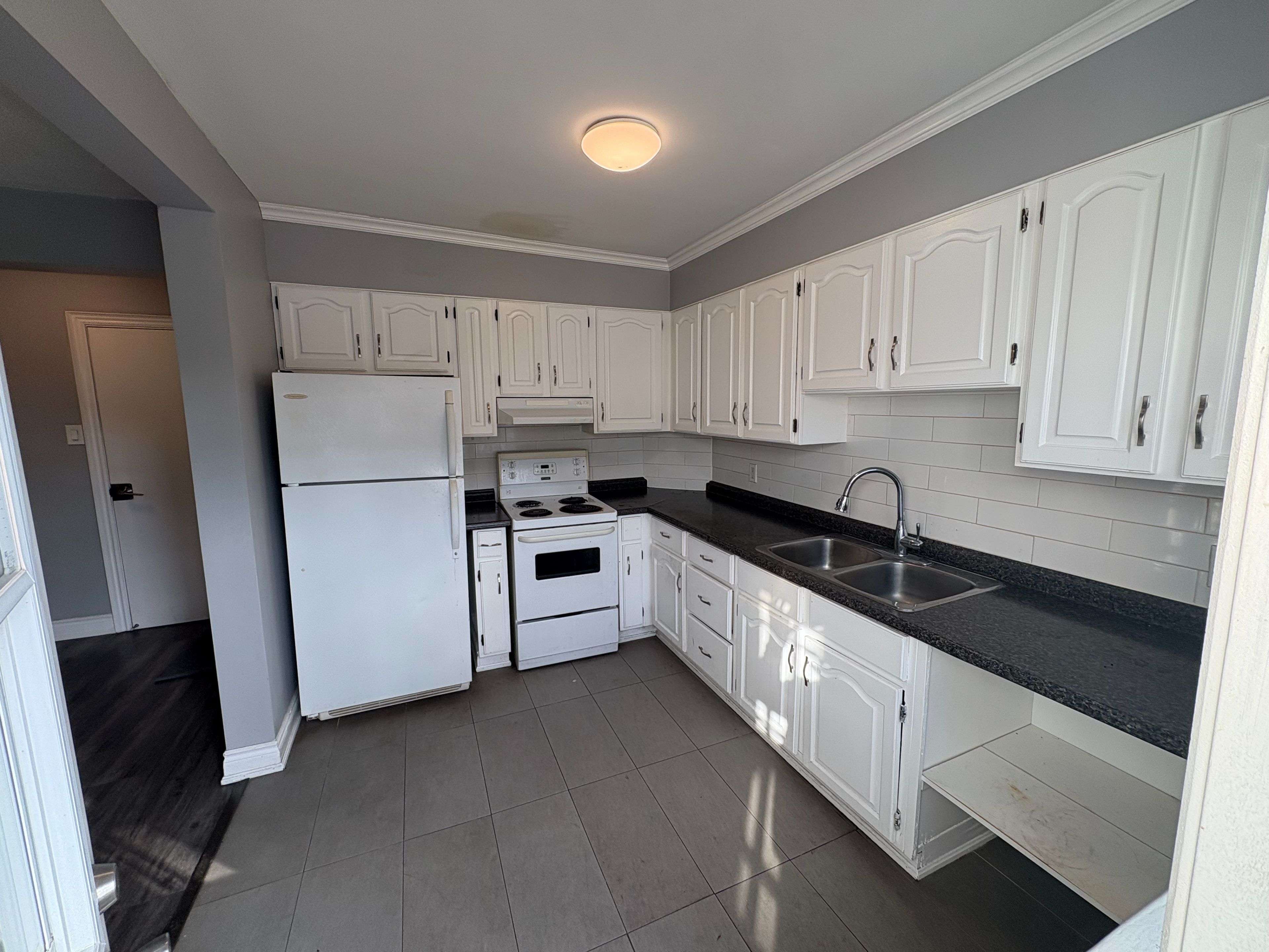 Toronto W07, ON M8Z 1M8,739 The Queensway N/A #A