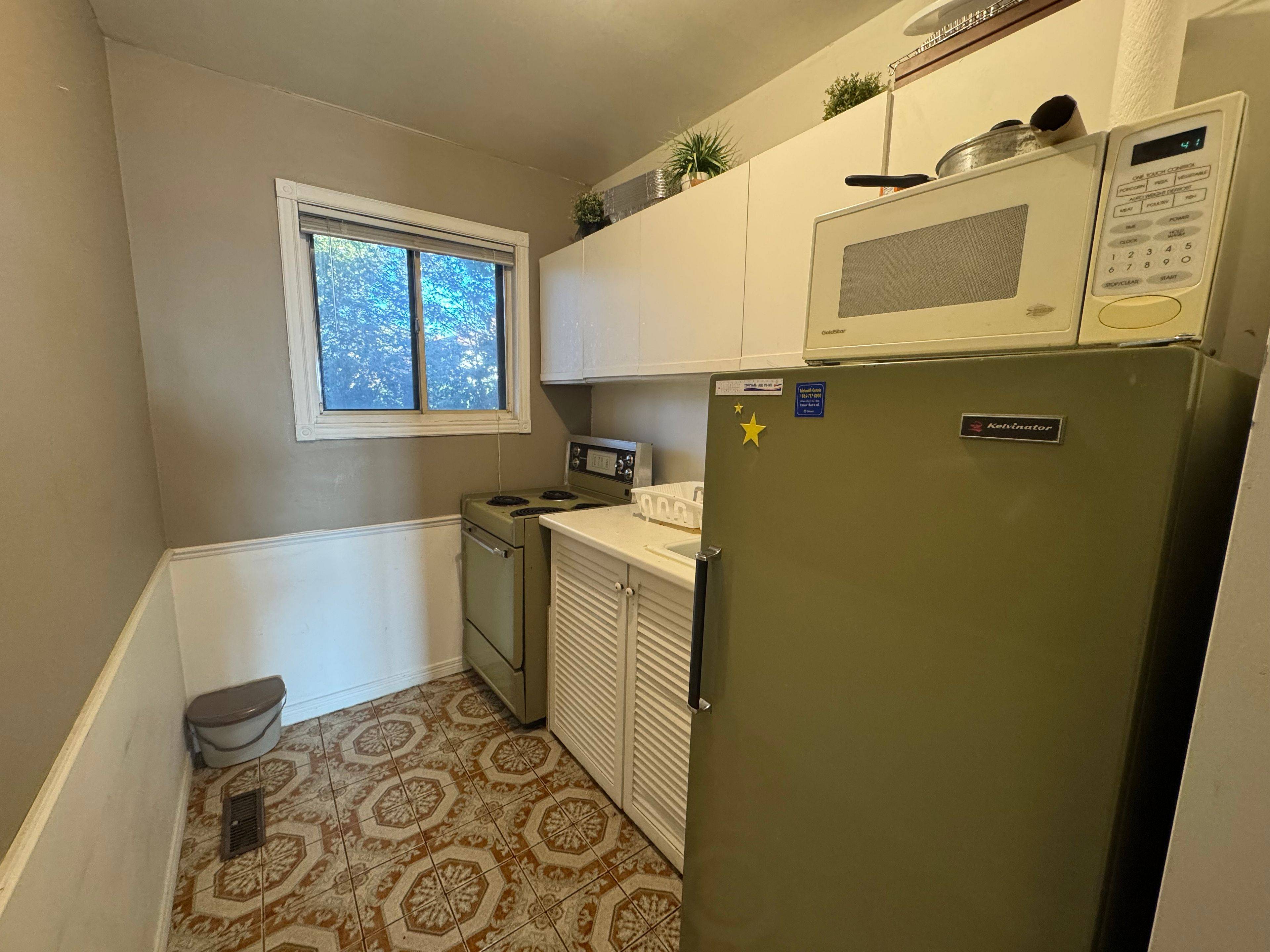 Mississauga, ON L5G 3M8,42 Cumberland DR #Lower Suite