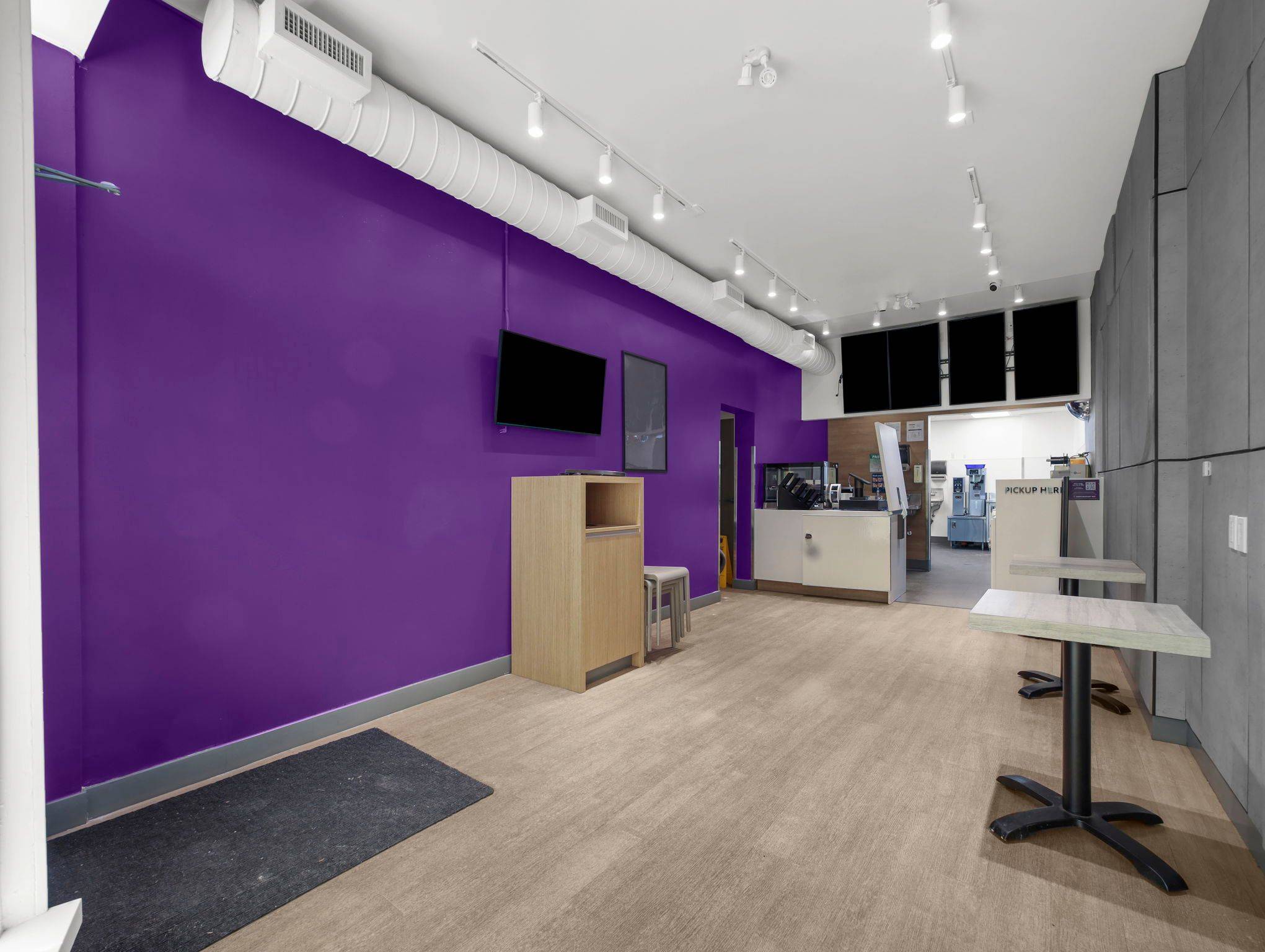 Hamilton, ON L8N 2C1,84 - 86 John ST S