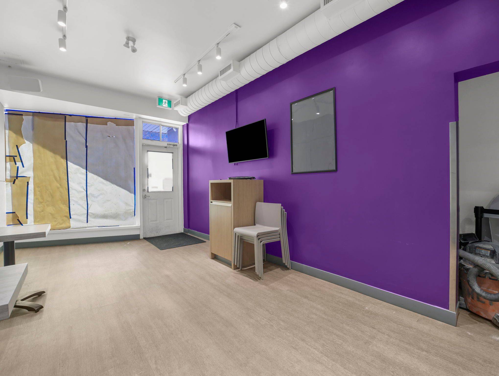 Hamilton, ON L8N 2C1,84 - 86 John ST S