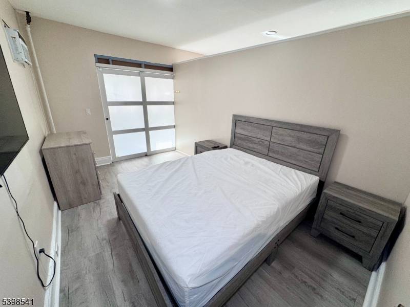 Belleville Twp., NJ 07109,50 Honiss St #1